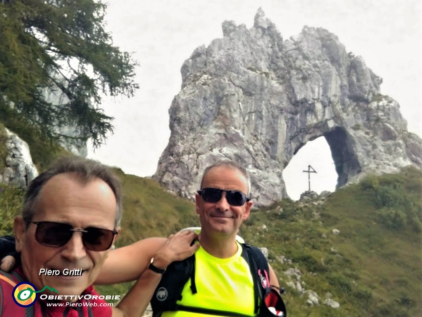 22 L'arco nella roccia della Porta di Prada (1670 m).jpg